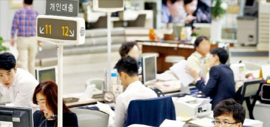 복잡해진 부동산 규제로 은행에서 주담대를 받고서 약정을 어겨 불이익을 받은 사례가 늘어나고 있다.(연합뉴스)